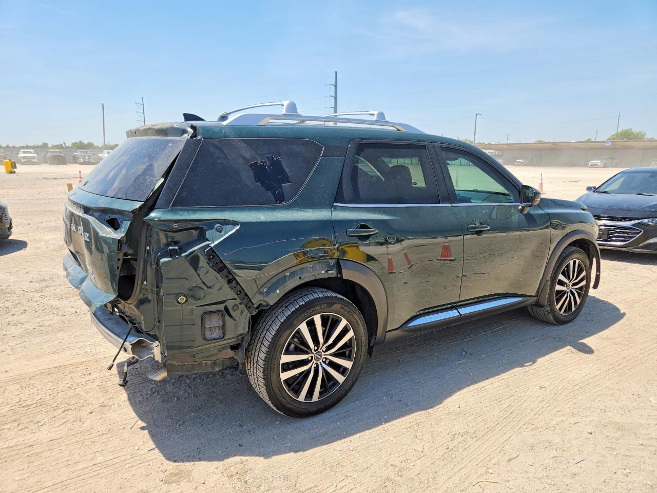 2023 Nissan Pathfinder Platinum - Фото 3