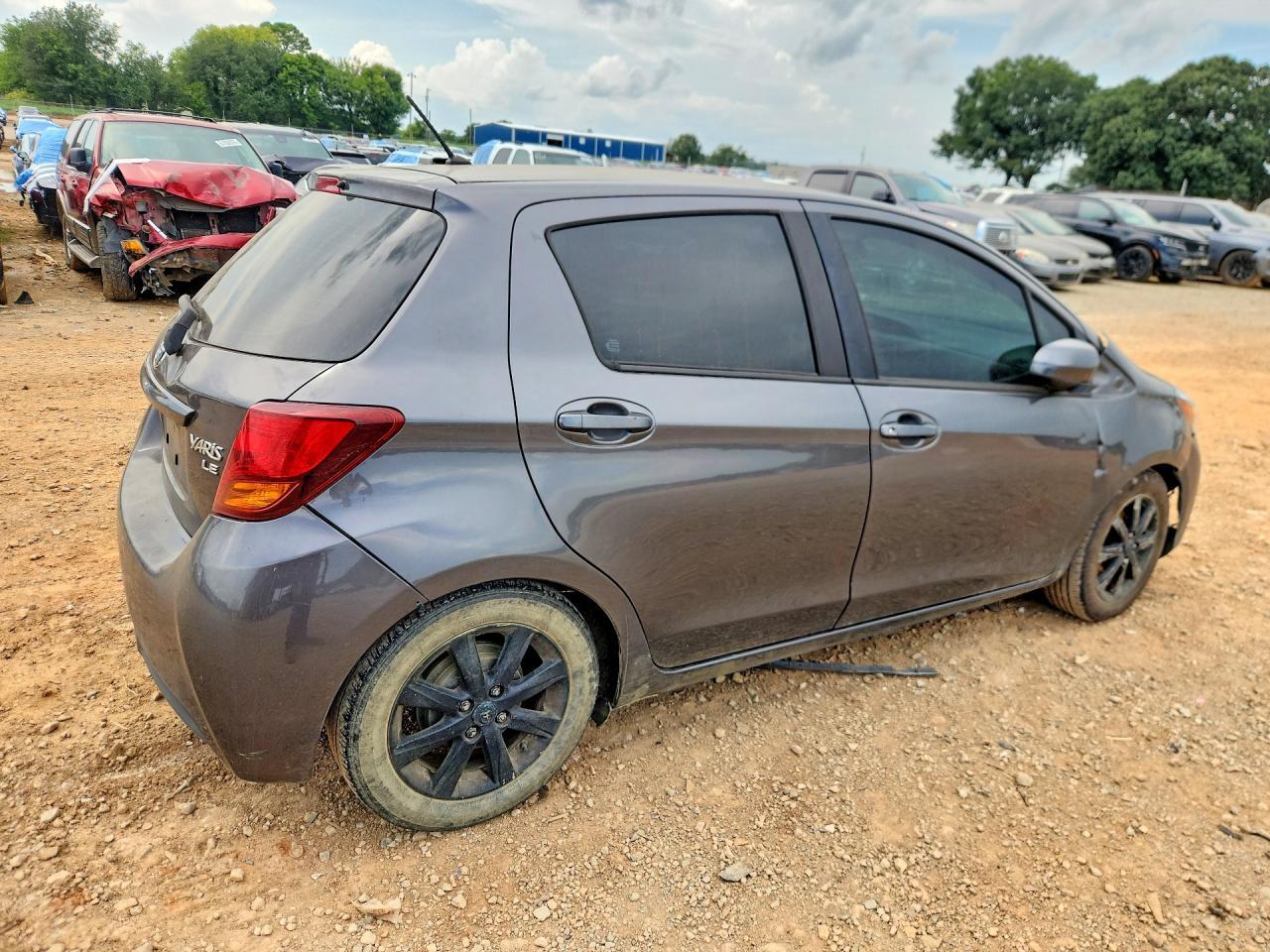 2016 Toyota Yaris 5-Door Le - Image 3