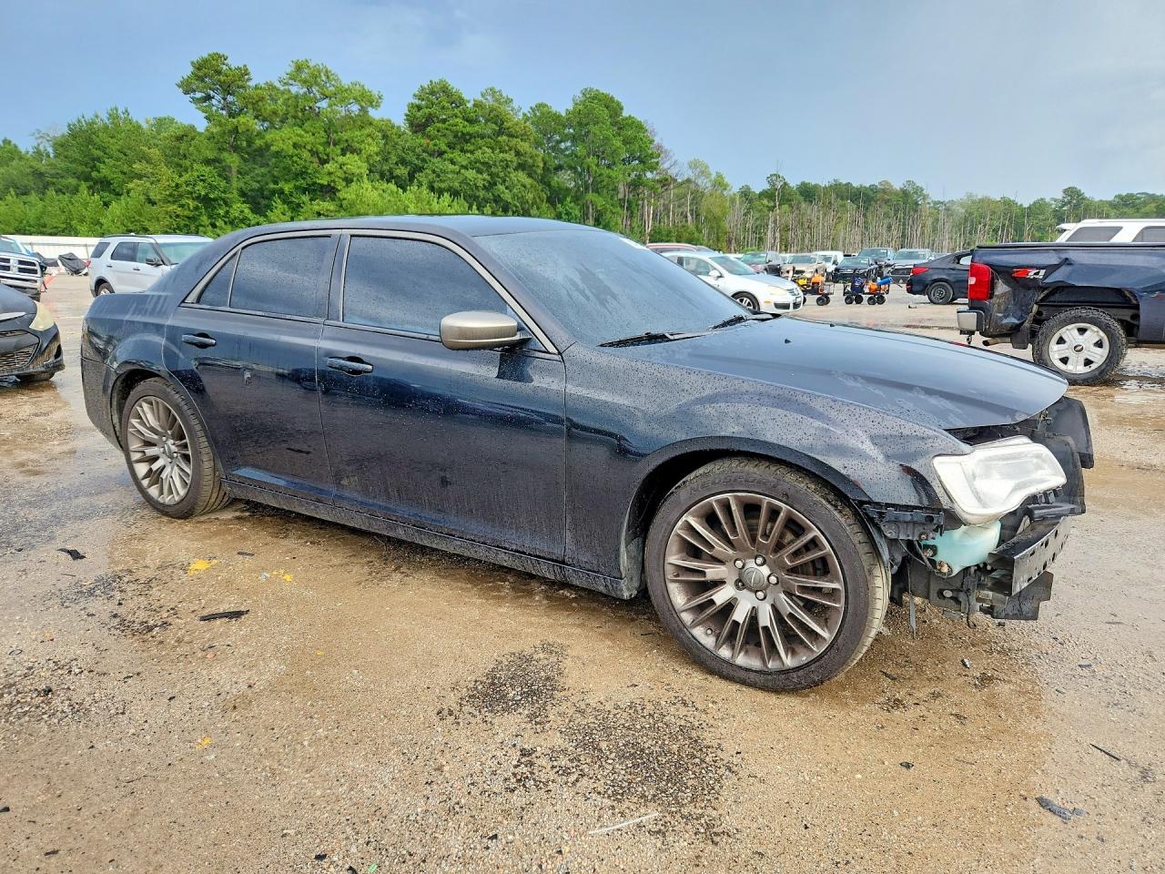 2013 Chrysler 300C Varvatos - Image 4