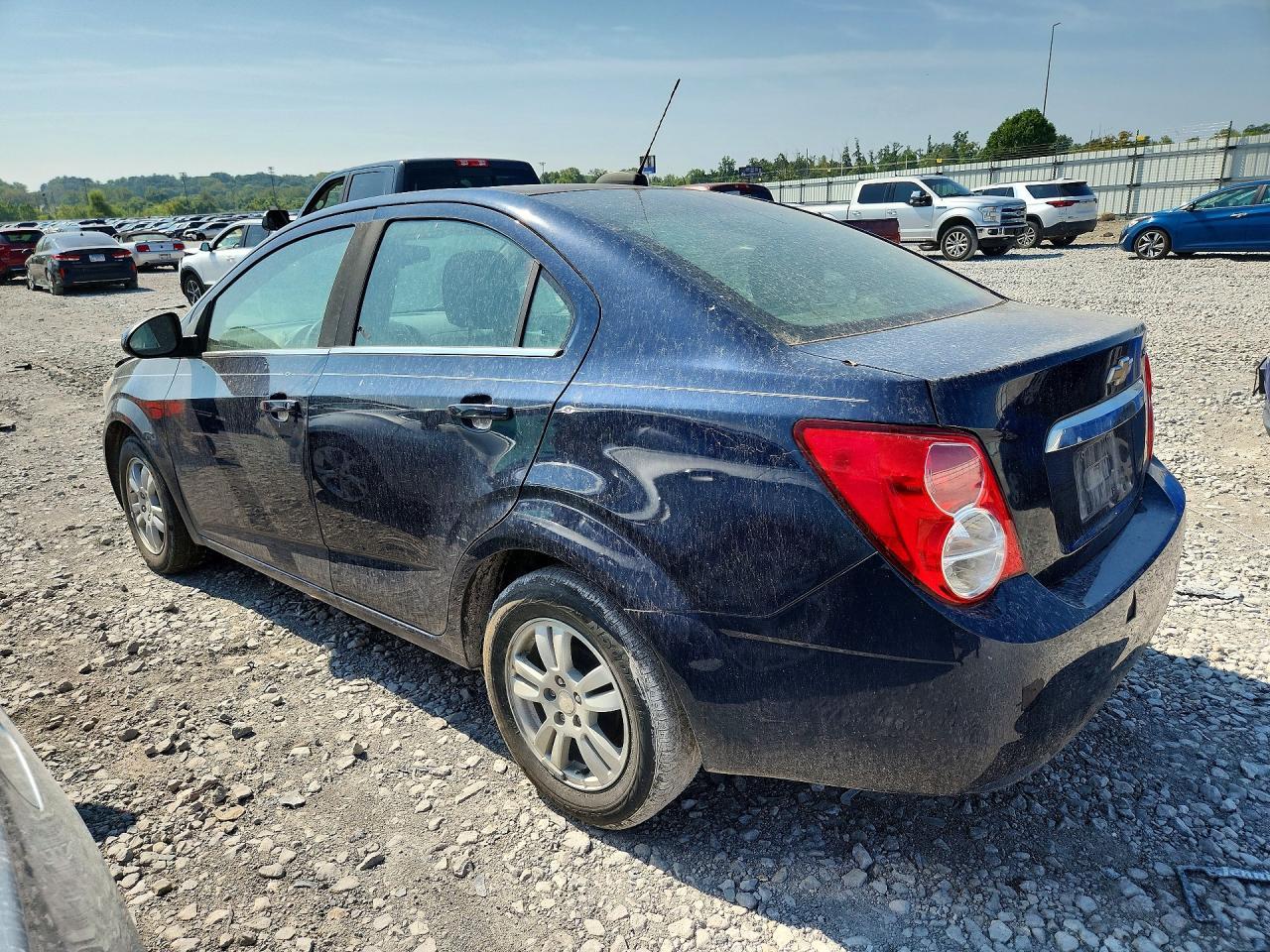 2016 Chevrolet Sonic Lt - Фото 2