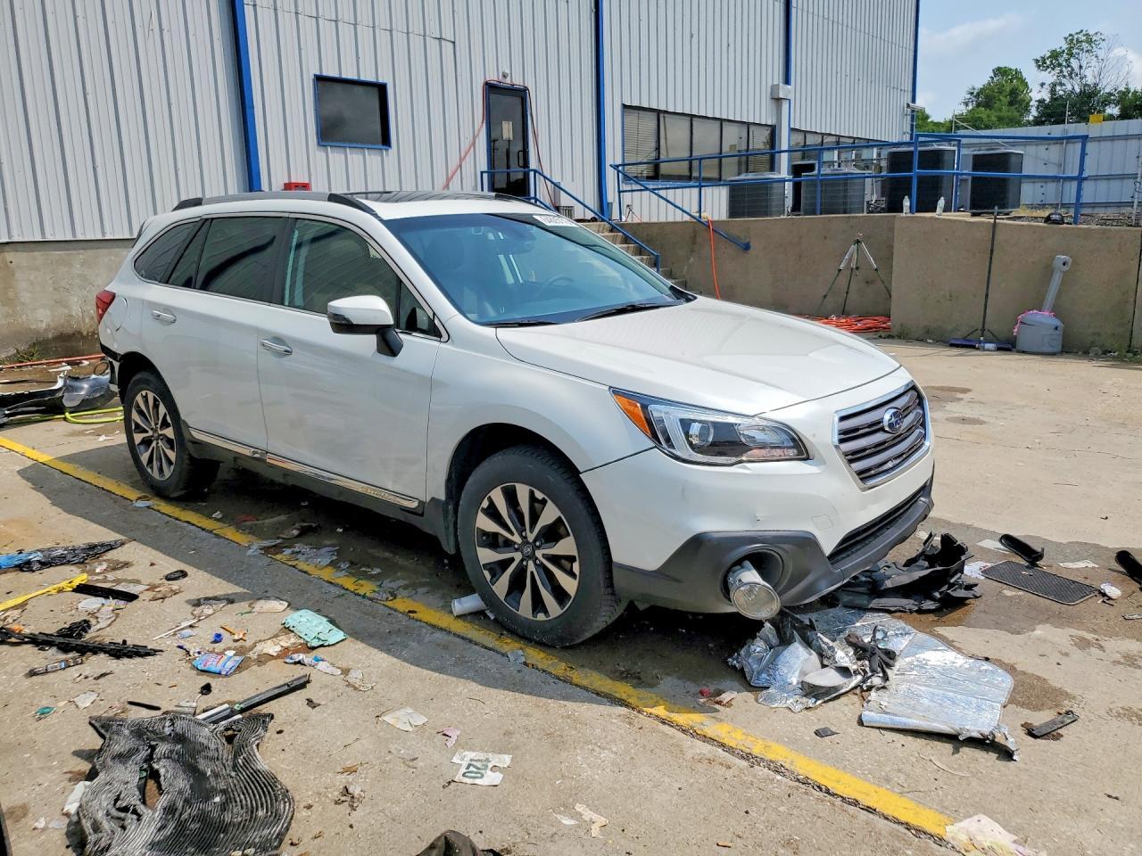 2017 Subaru Outback Touring - Image 4