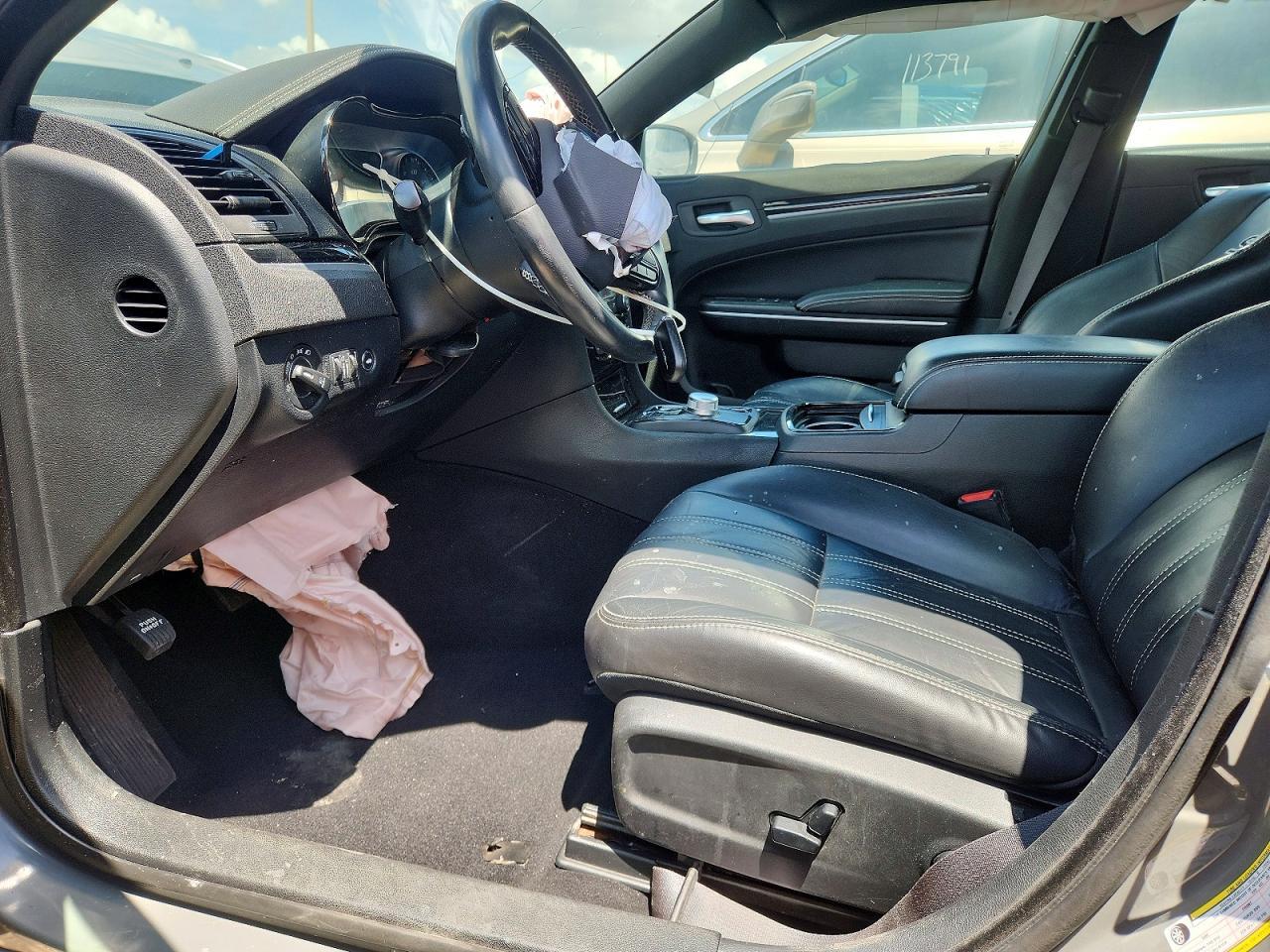 2019 Chrysler 300 S - Image 7