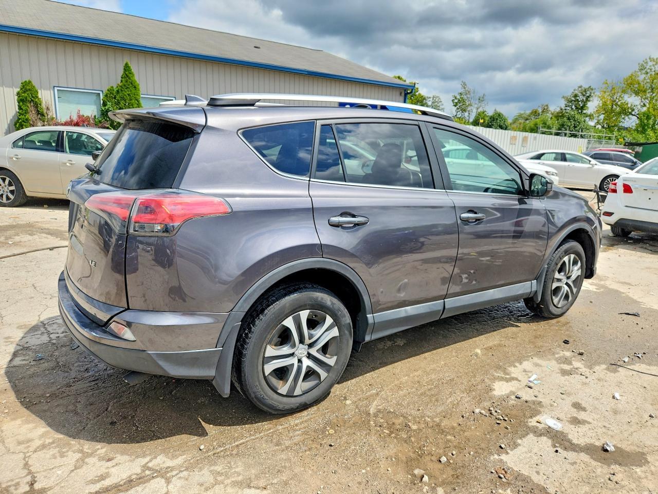 2017 Toyota Rav4 Le - Фото 3