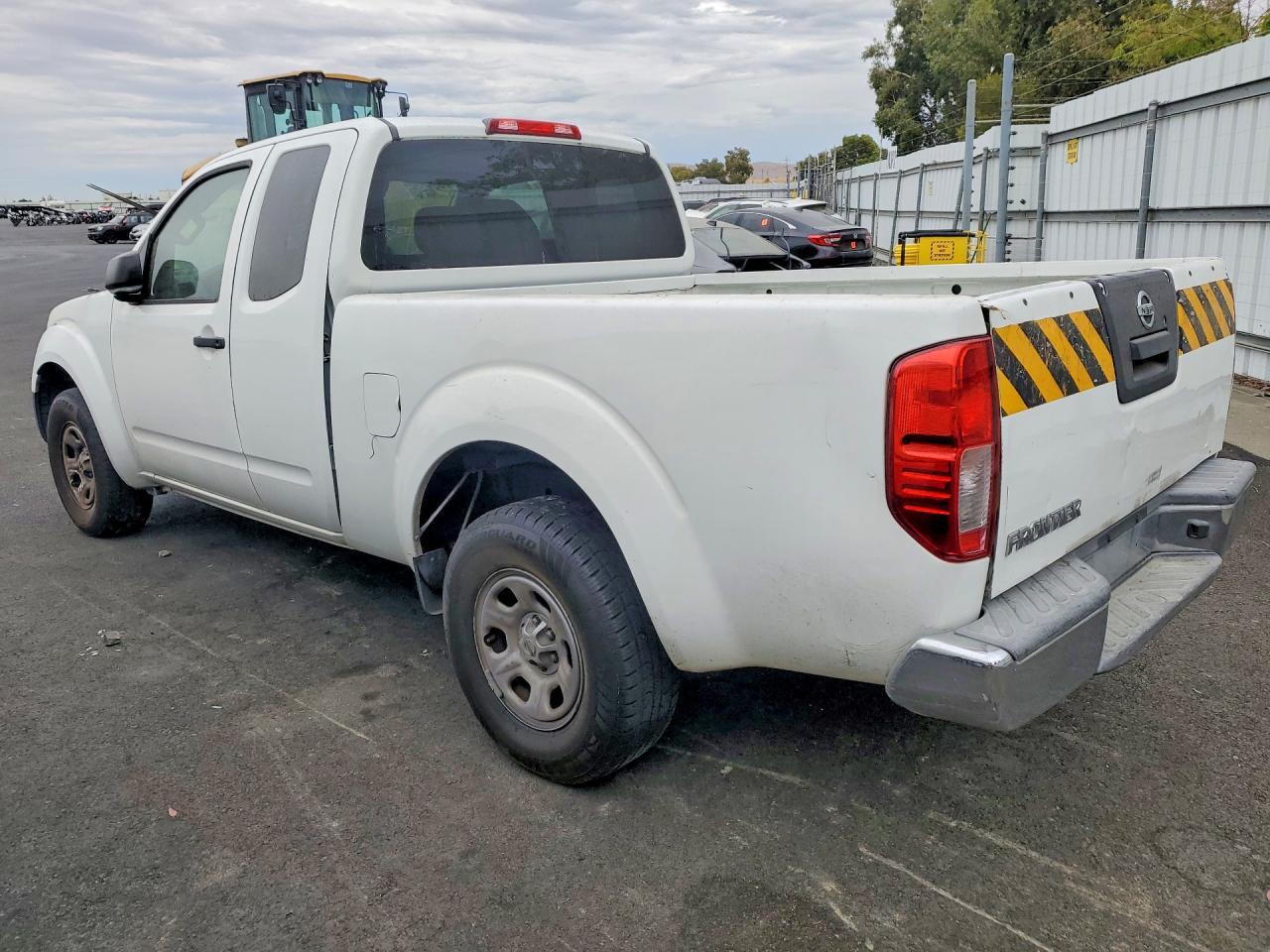 2013 Nissan Frontier S - Image 2