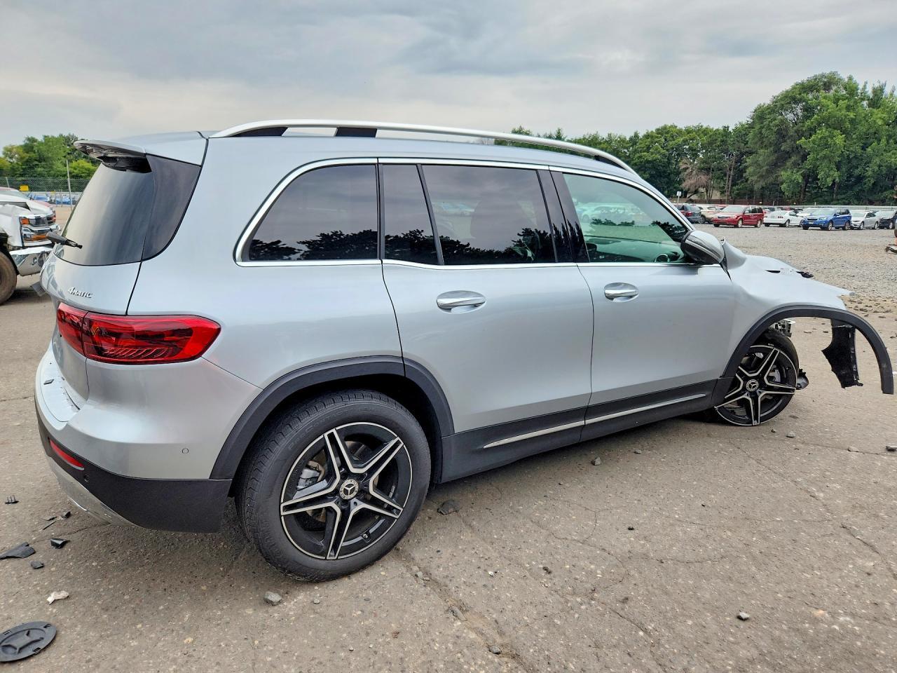 2026 Mercedes-Benz Glb 250 4Matic - Image 3