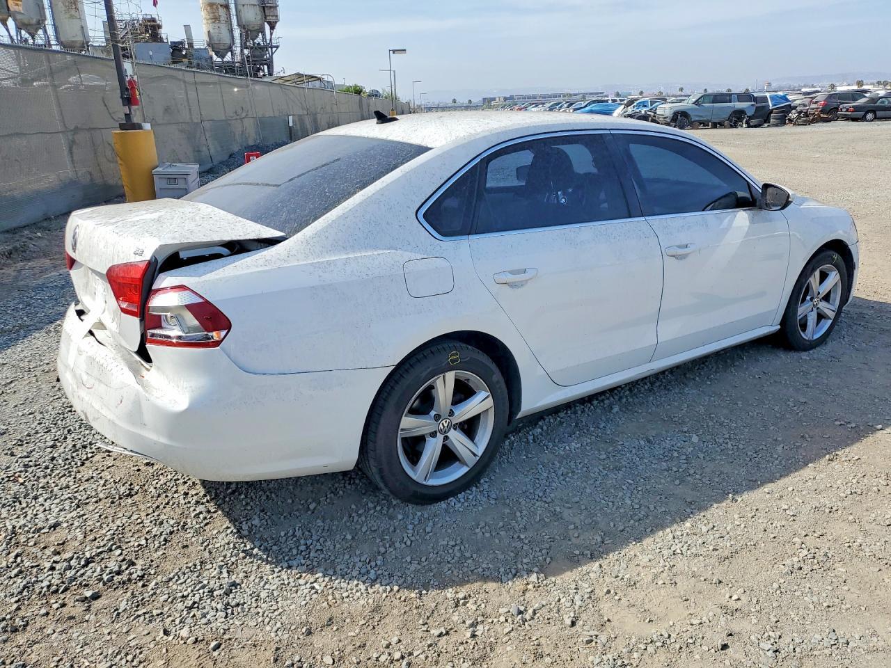 2012 Volkswagen Passat Se - Image 3