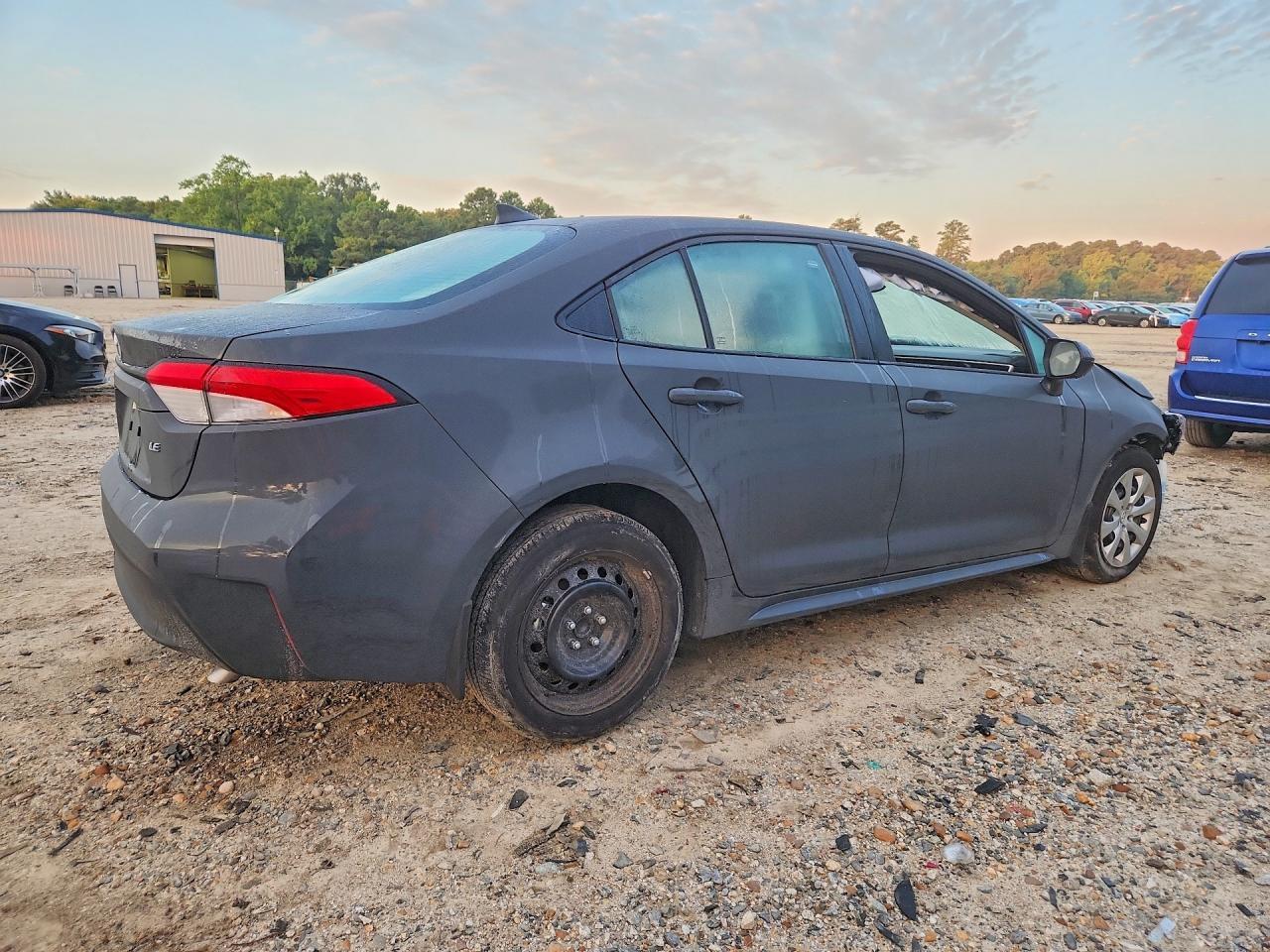 2025 Toyota Corolla Le - Фото 3