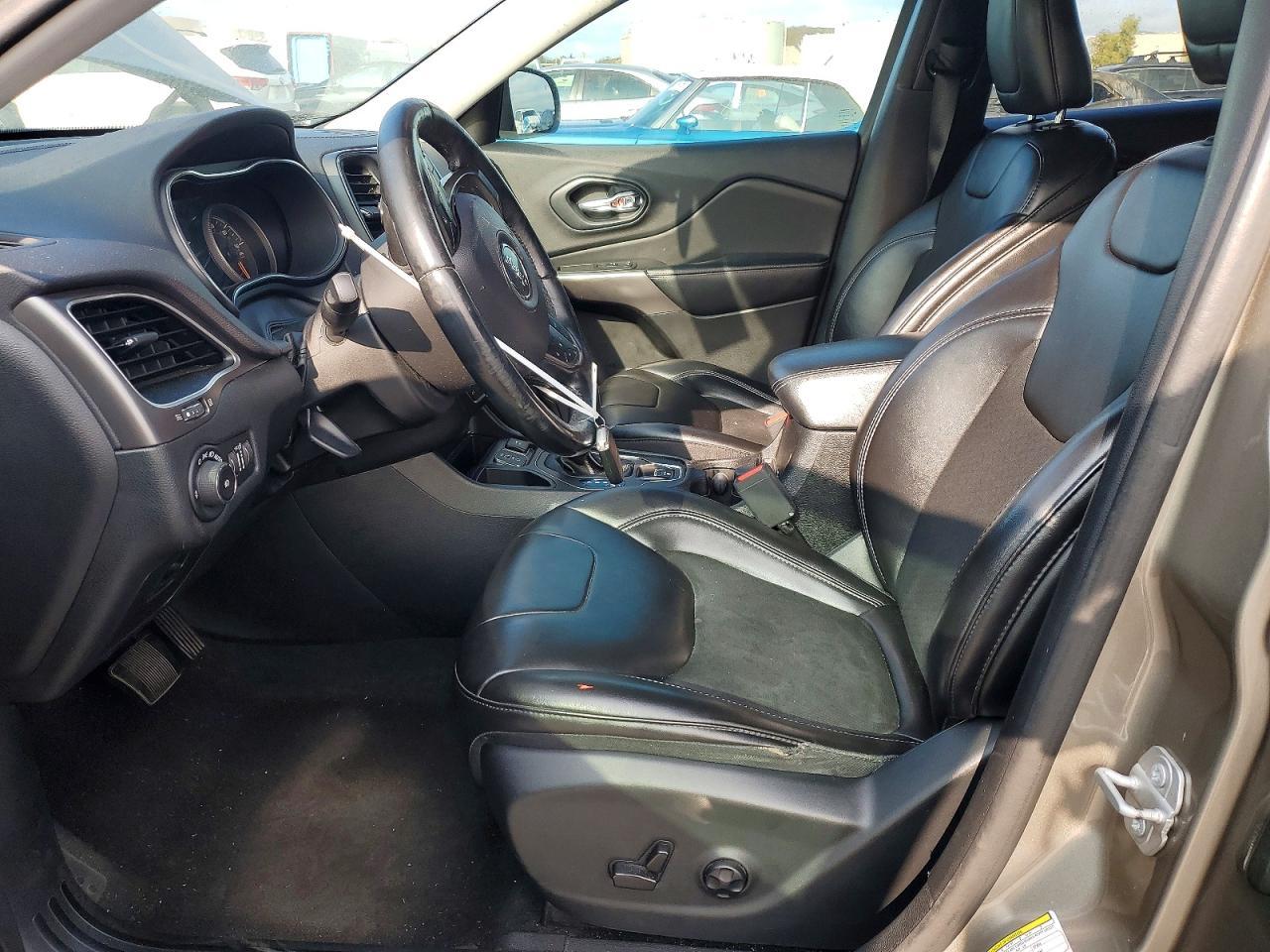 2019 Jeep Cherokee Latitude Plus - Фото 7