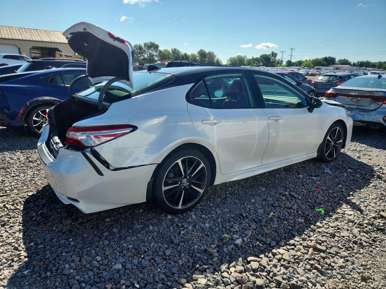 2020 Toyota Camry Xse - Фото 3