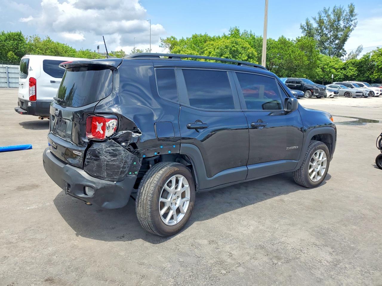 2022 Jeep Renegade Latitude - Фото 3