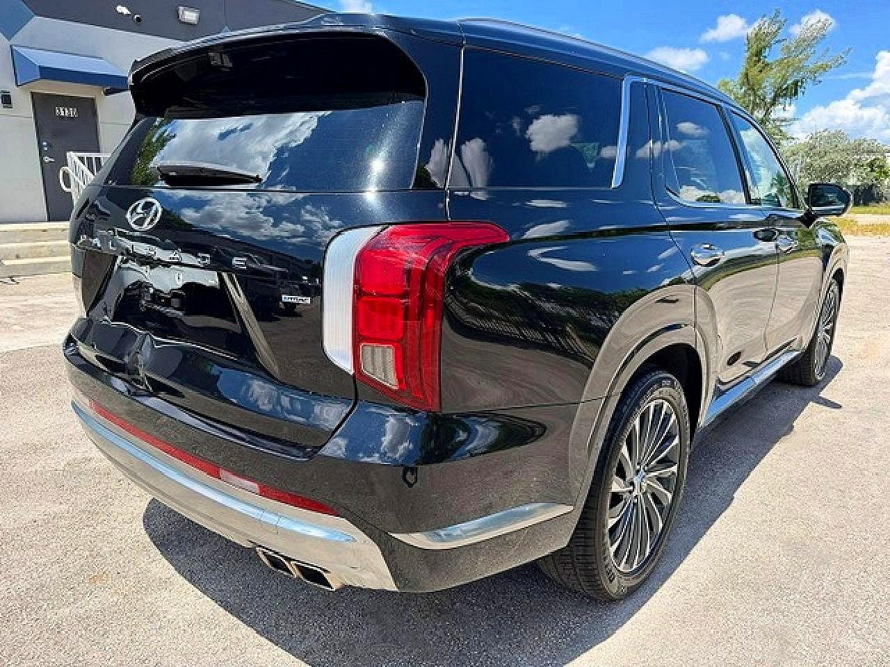 2023 Hyundai Palisade Calligraphy - Image 3