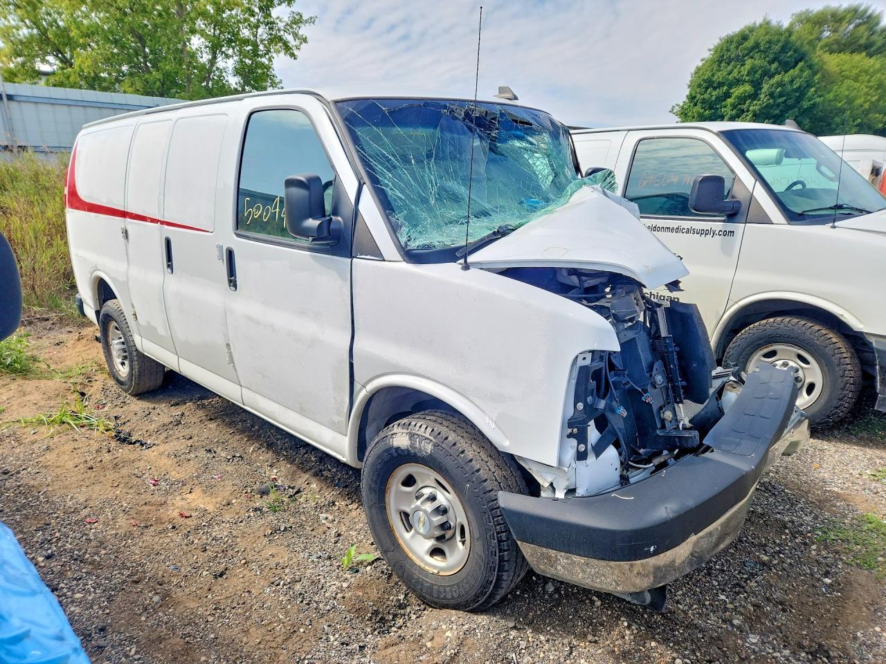 2021 Chevrolet Express G2500 - Фото 4