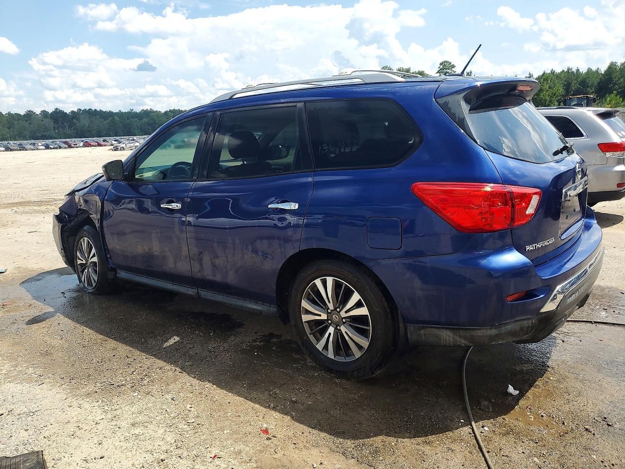 2017 Nissan Pathfinder S - Image 2