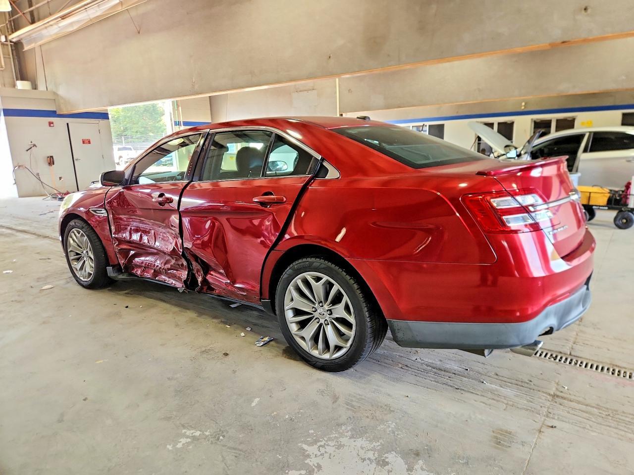 2013 Ford Taurus Limited - Фото 2