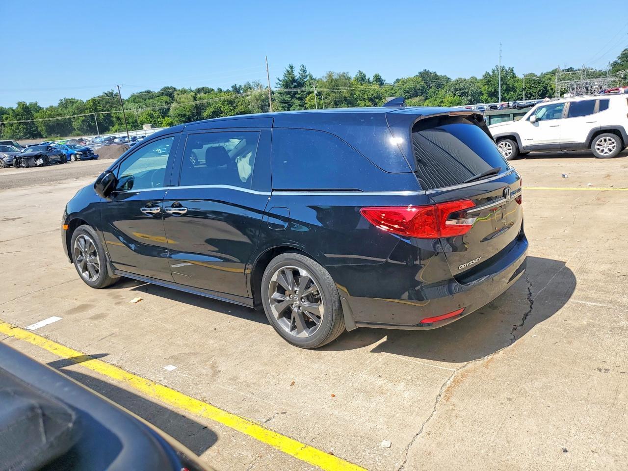 2024 Honda Odyssey Elite - Image 2