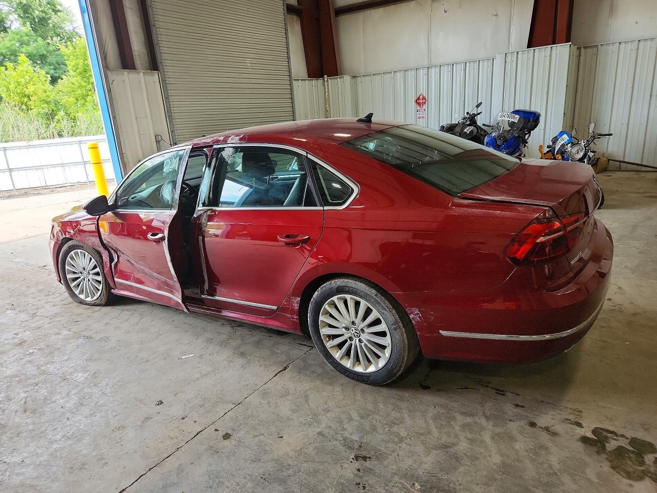 2017 Volkswagen Passat Se - Image 2