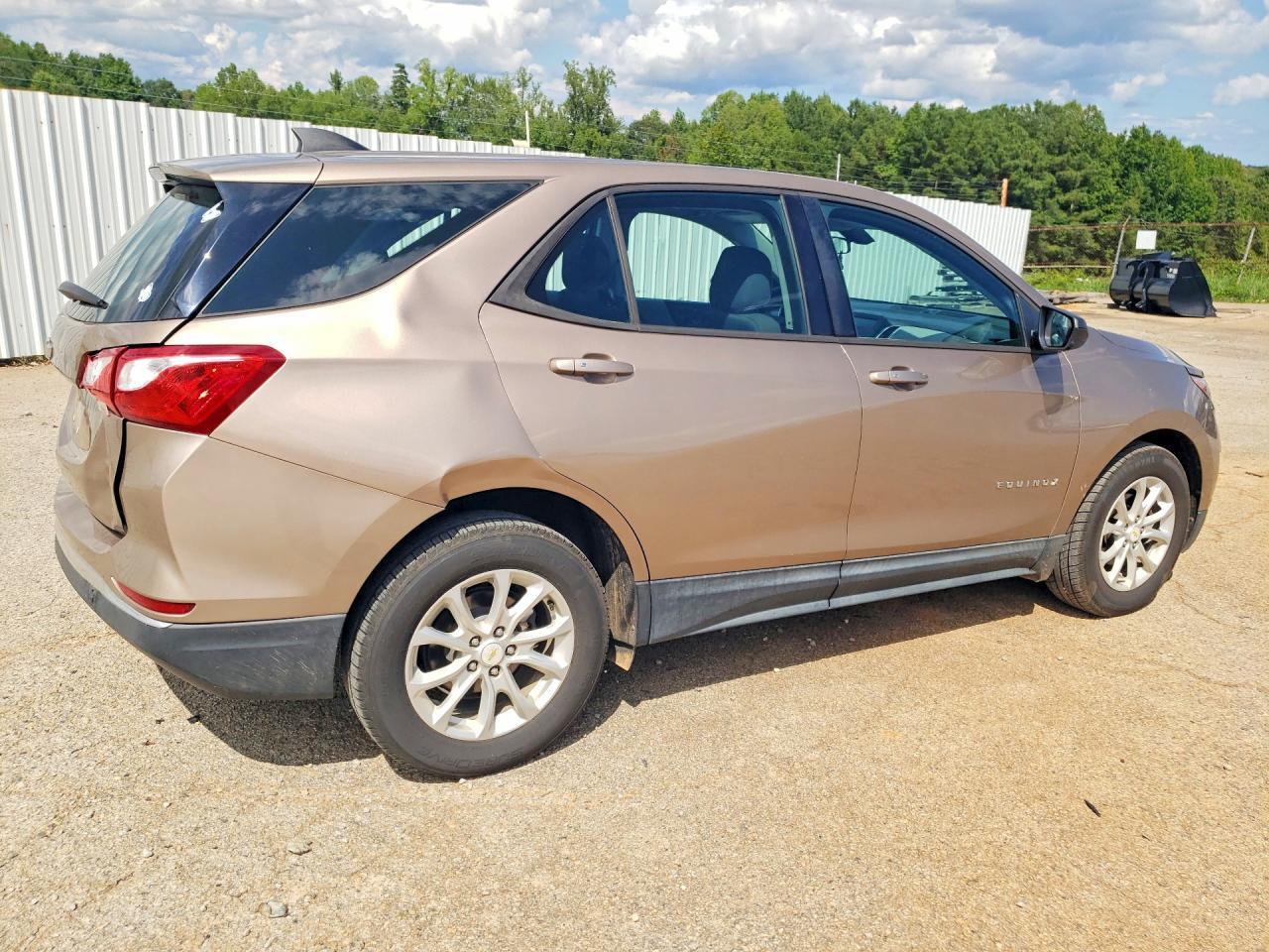 2018 Chevrolet Equinox Ls - Фото 3