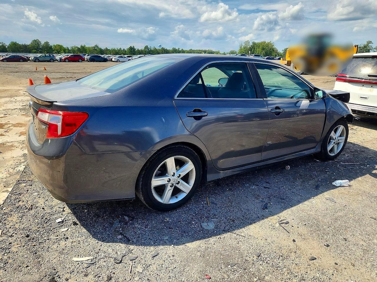 2014 Toyota Camry Se - Image 3