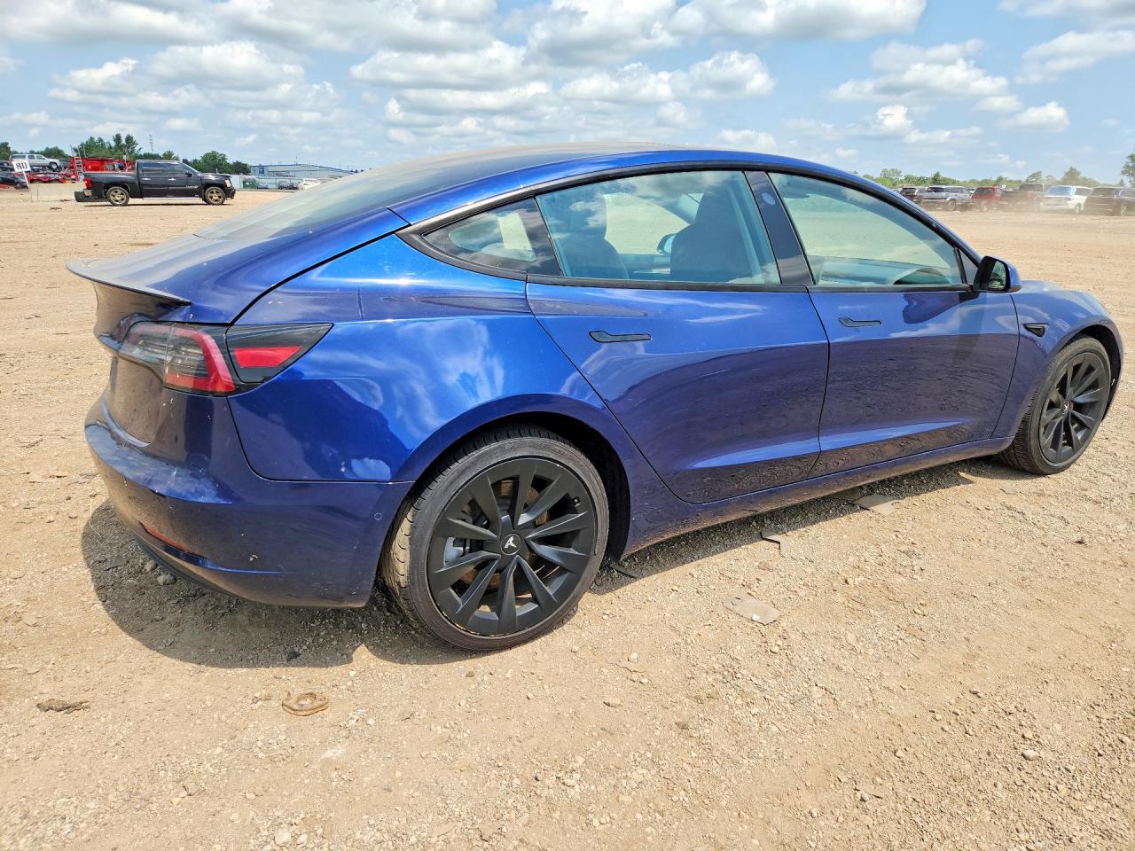 2022 Tesla Model 3 - Фото 3