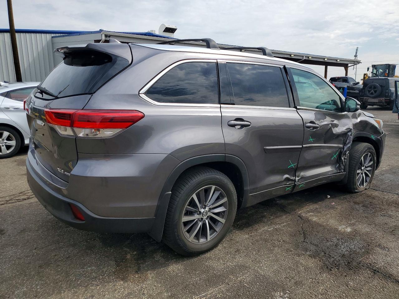 2018 Toyota Highlander Xle - Фото 3
