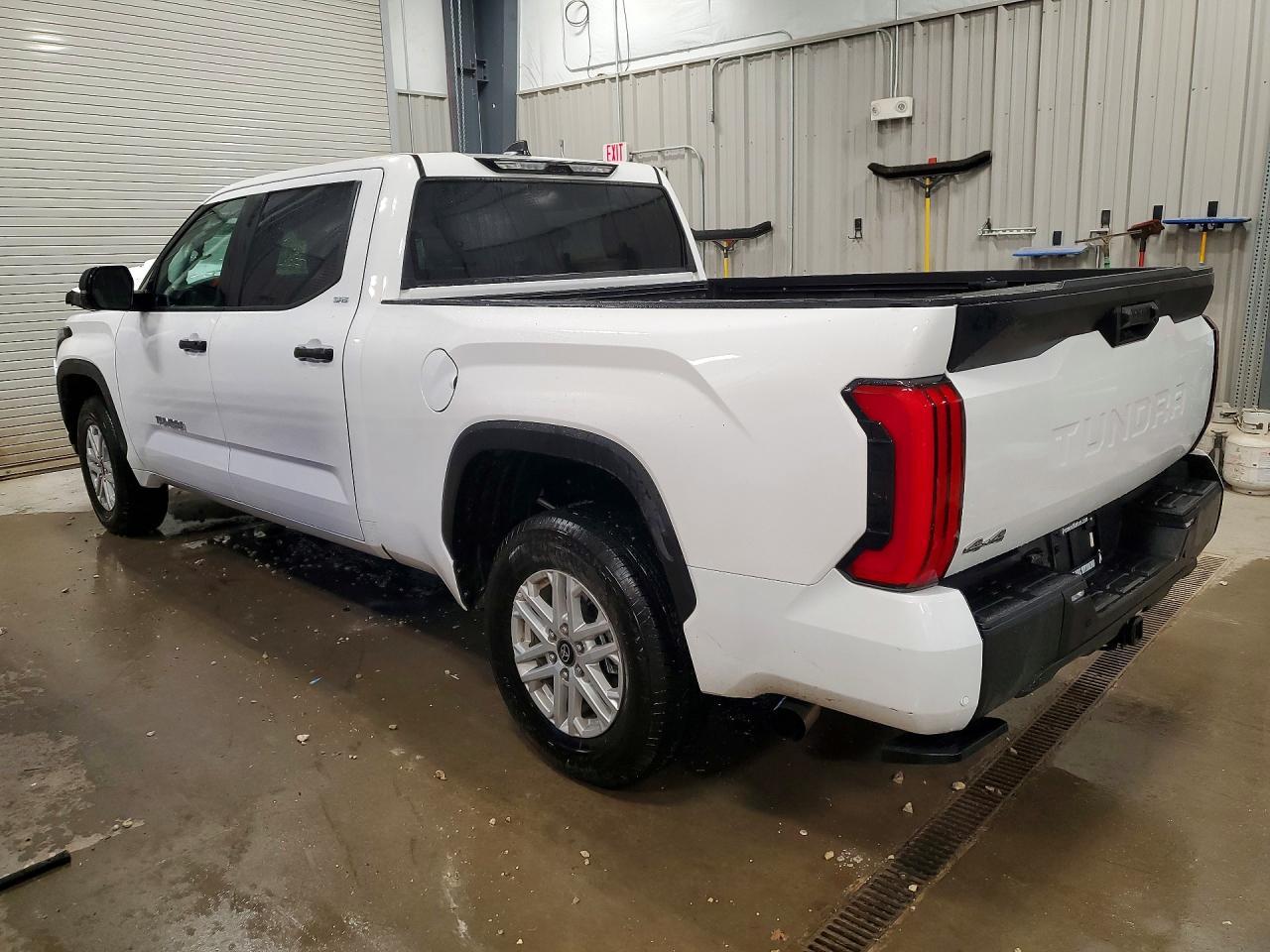 2026 Toyota Tundra Crewmax Sr5 - Image 2