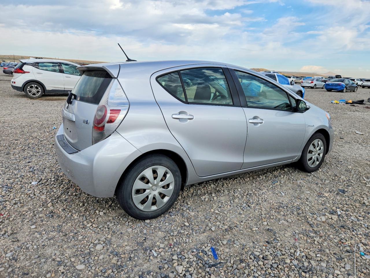 2014 Toyota Prius C Three - Фото 3