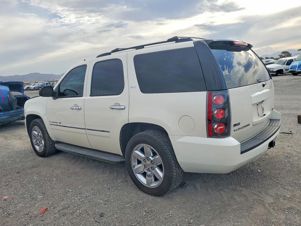 2009 GMC Yukon Slt - Фото 2