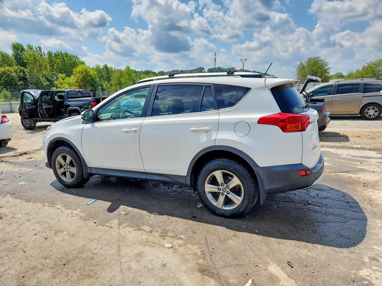 2015 Toyota Rav4 Xle - Image 2