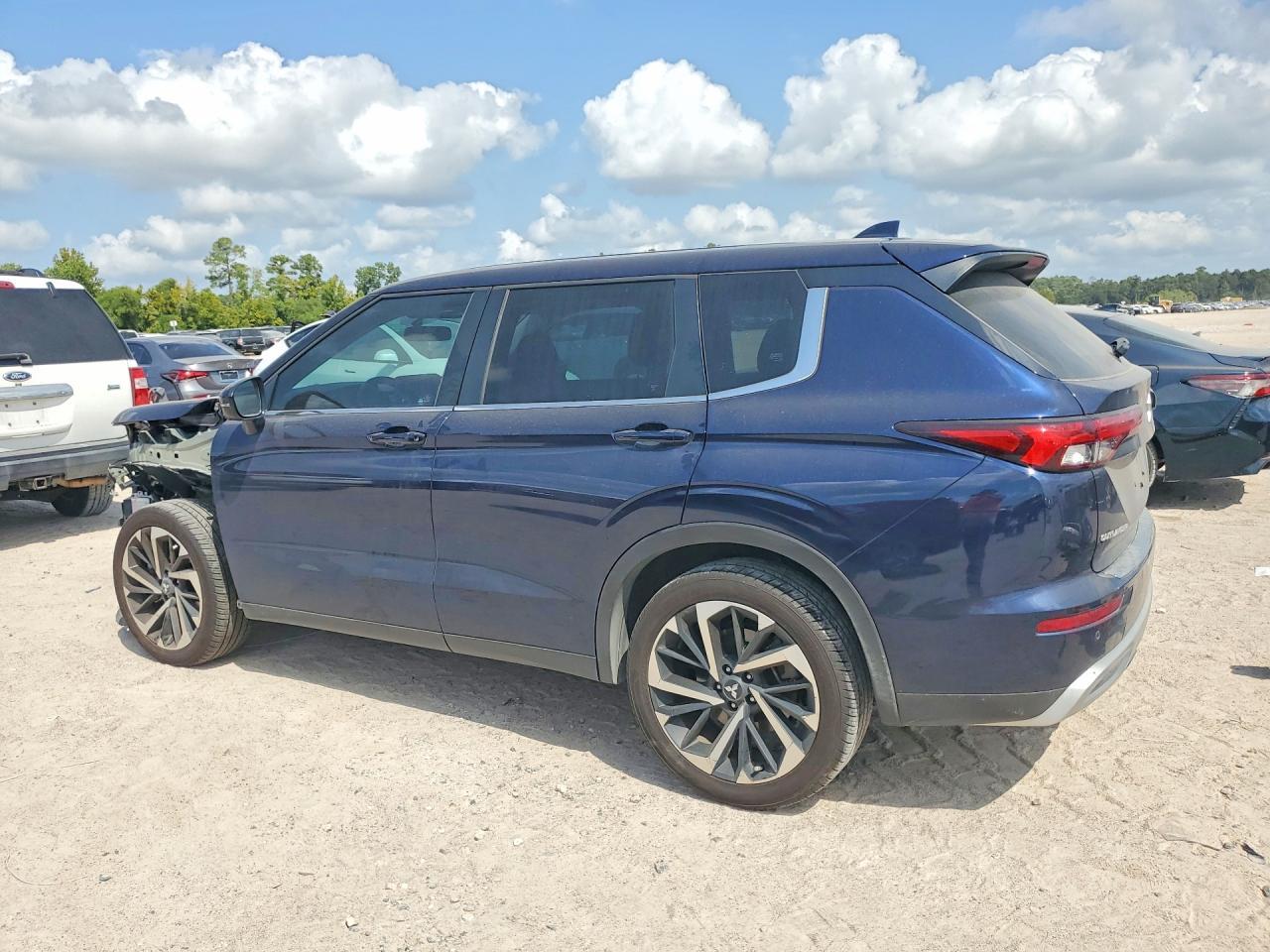 2024 Mitsubishi Outlander Se - Фото 2