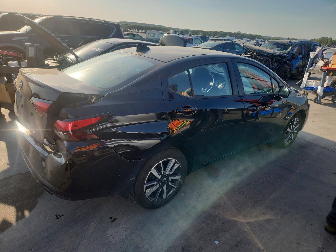 2025 Nissan Versa Sv - Фото 3