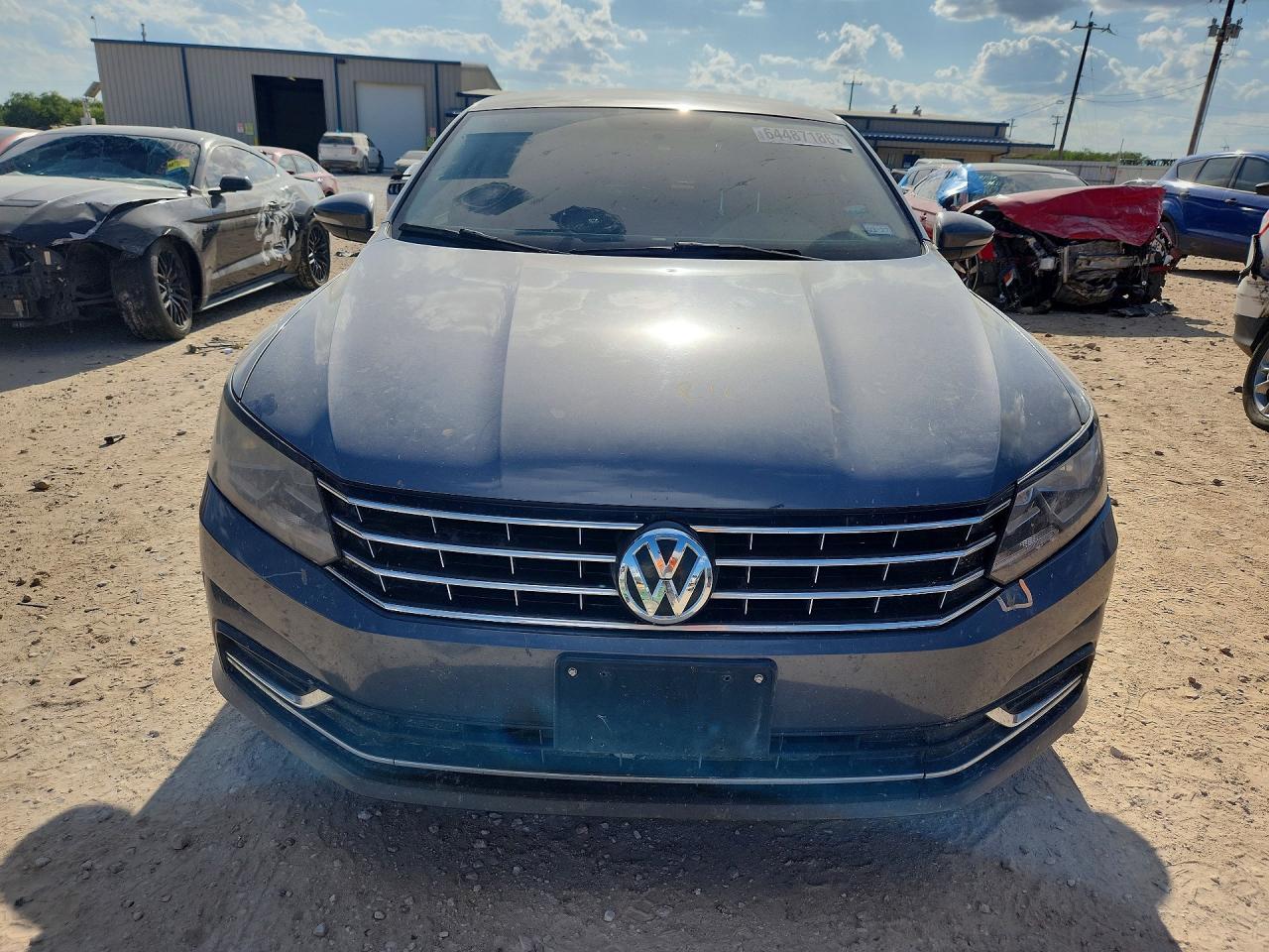 2017 Volkswagen Passat S - Фото 5