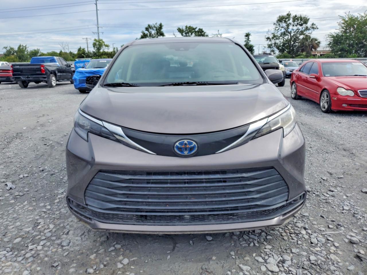 2021 Toyota Sienna Platinum 7-Passenger - Фото 5