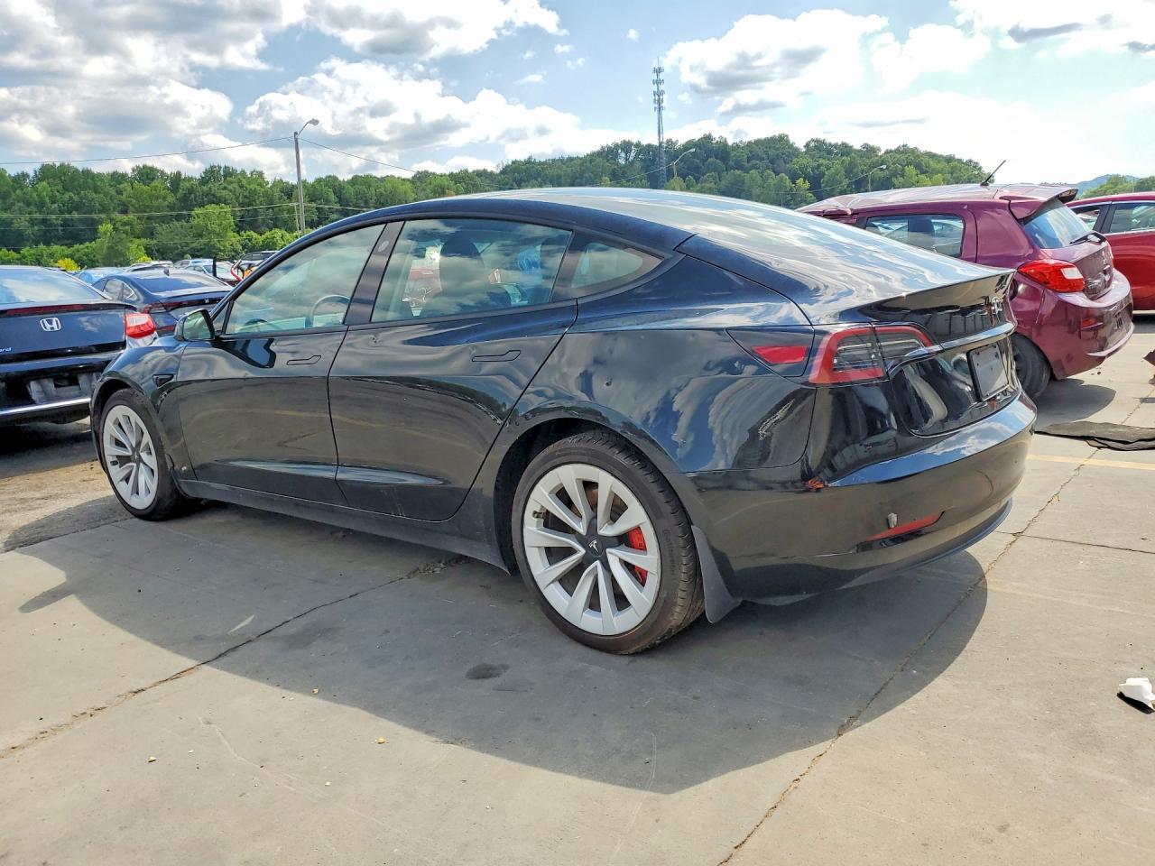 2023 Tesla Model 3 - Фото 2