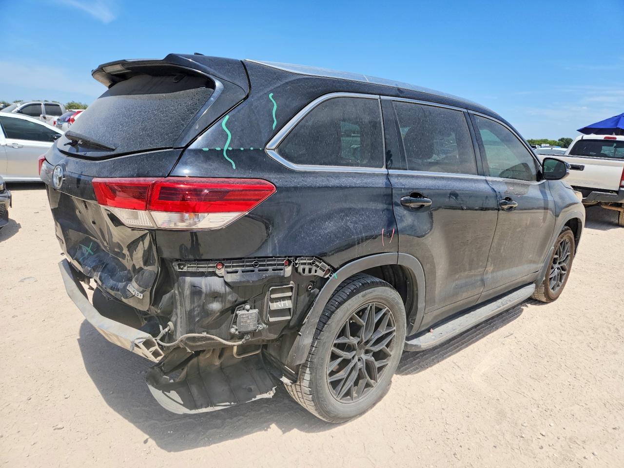 2017 Toyota Highlander Limited Platinum - Image 3