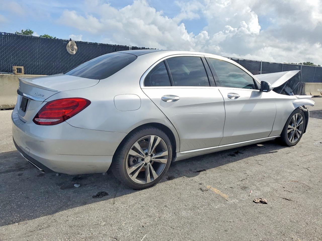 2015 Mercedes-Benz C 300 - Фото 3
