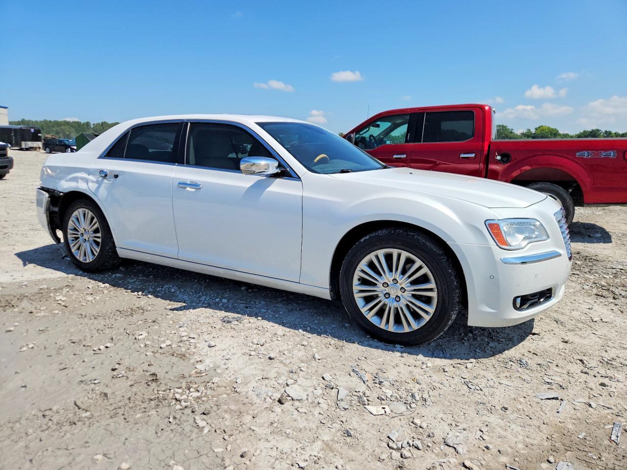 2013 Chrysler 300C - Image 4