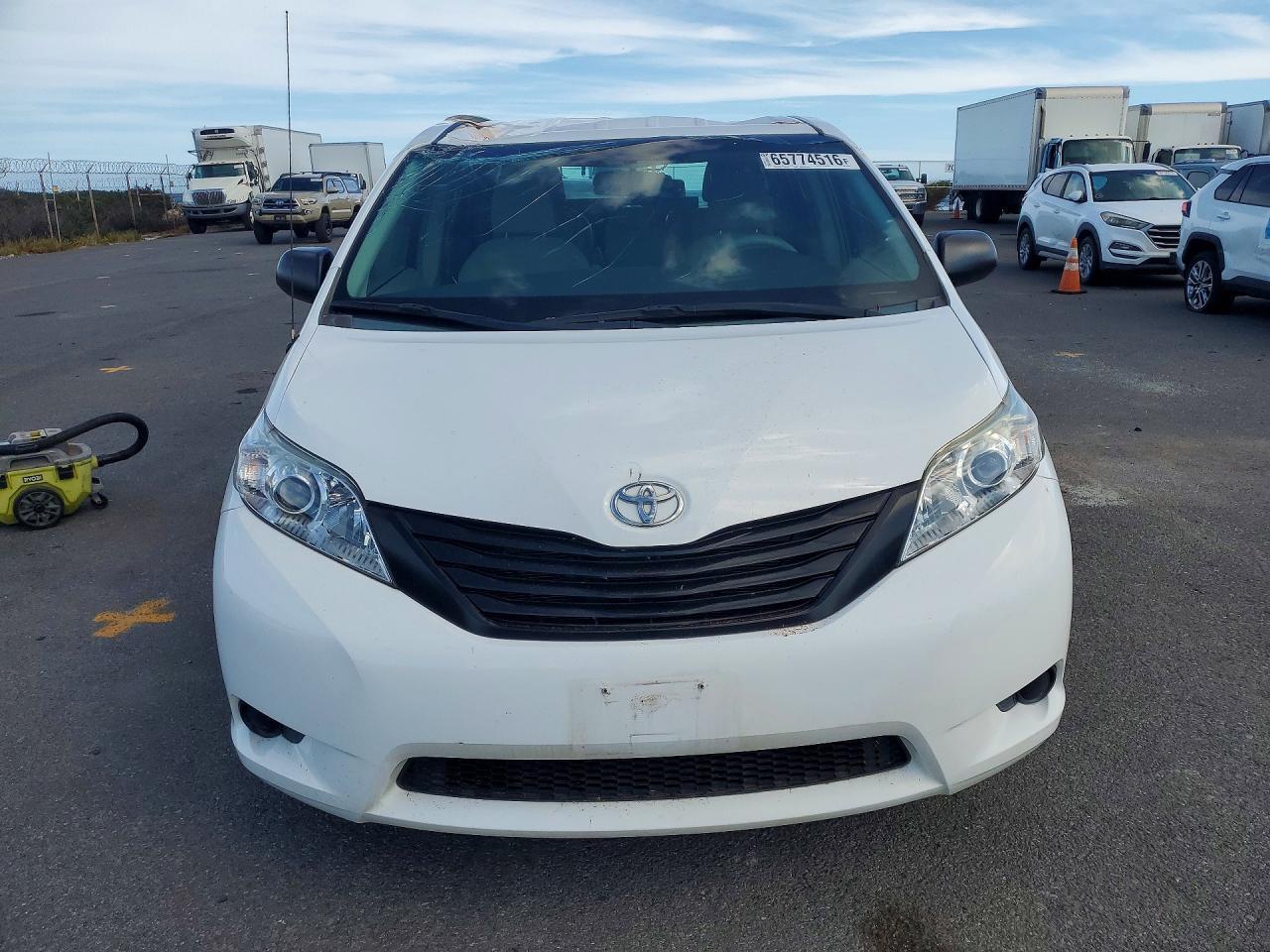 2014 Toyota Sienna L 7-Passenger - Image 5