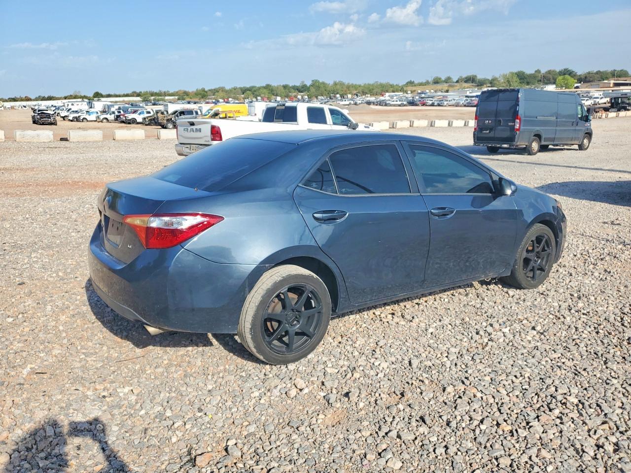 2015 Toyota Corolla Le - Фото 3