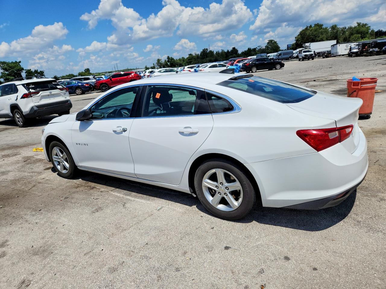 2020 Chevrolet Malibu Ls - Фото 2