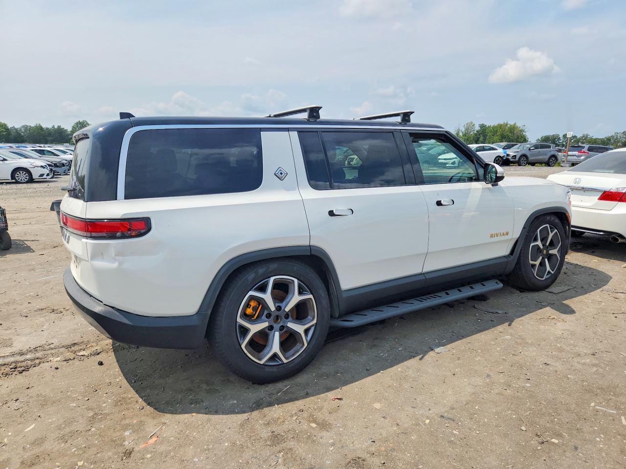 2023 Rivian R1S Adventure - Фото 3