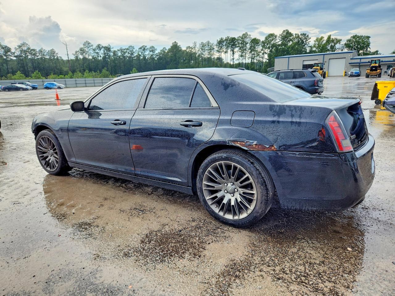 2013 Chrysler 300C Varvatos - Image 2