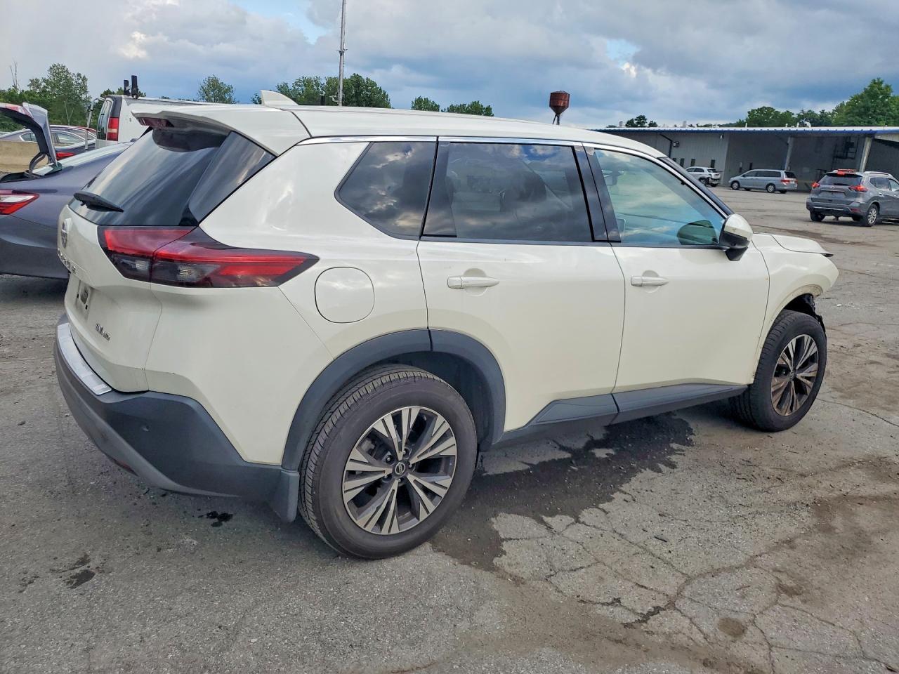 2021 Nissan Rogue Sv - Image 3