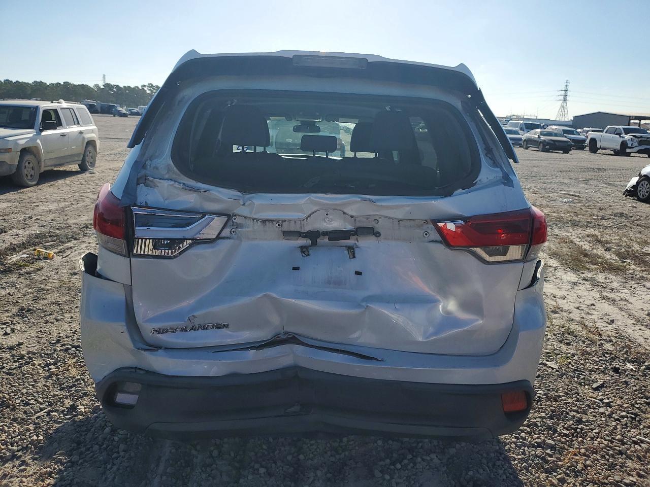 2019 Toyota Highlander Le - Image 6