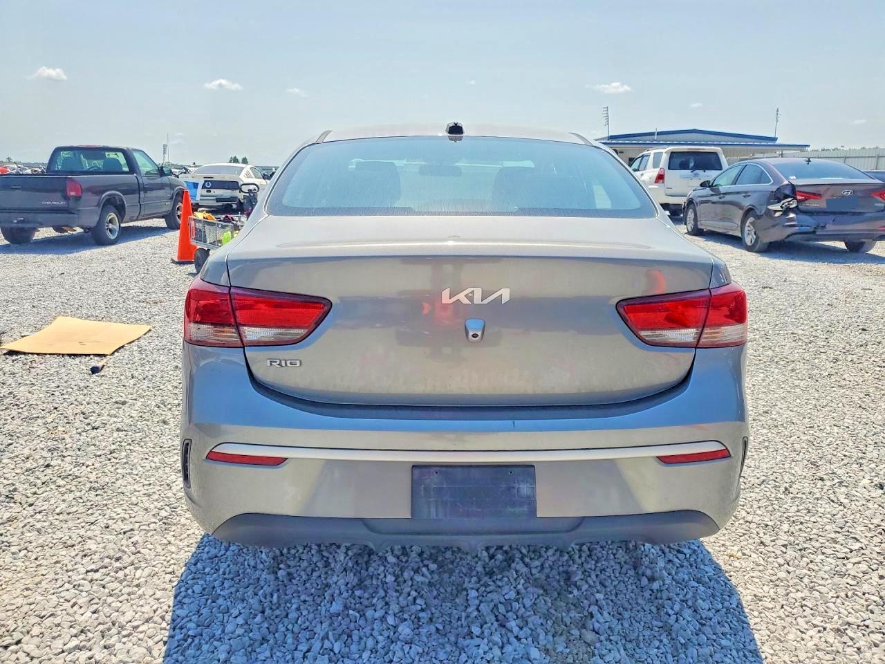 2022 Kia Rio S - Image 6