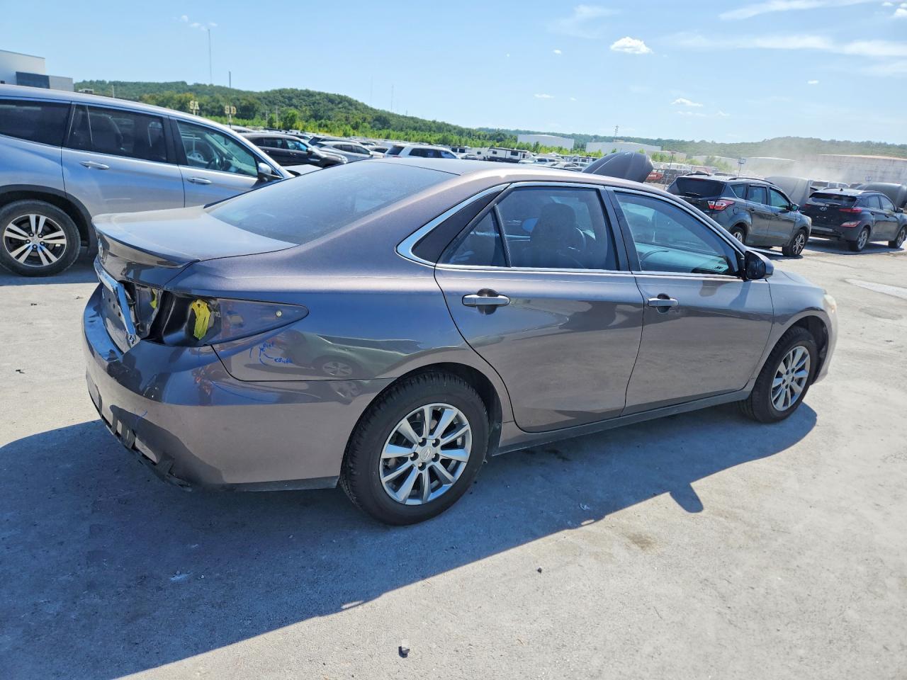 2015 Toyota Camry Le - Фото 3