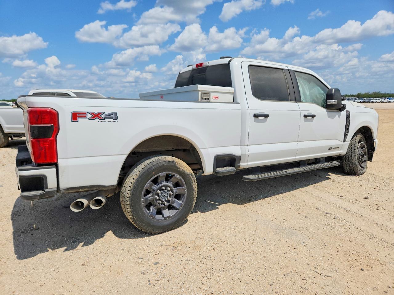 2025 Ford F250 Super Duty - Image 3