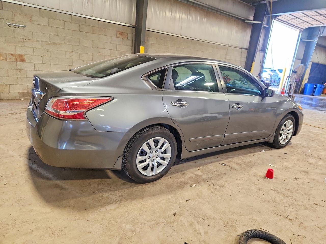 2015 Nissan Altima 2.5 S - Фото 3