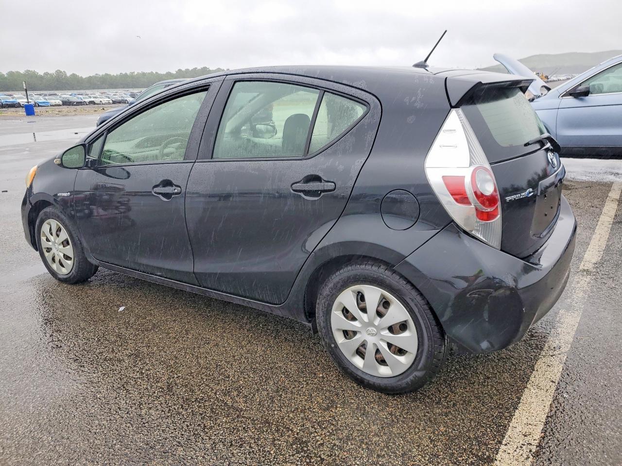 2012 Toyota Prius C One - Image 2
