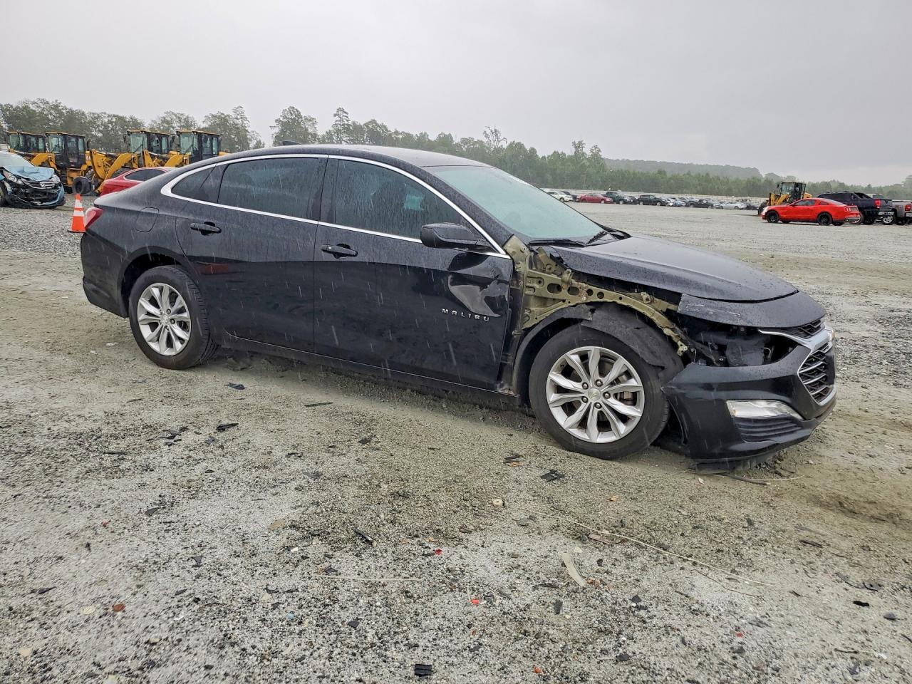 2020 Chev Malibu - Фото 4