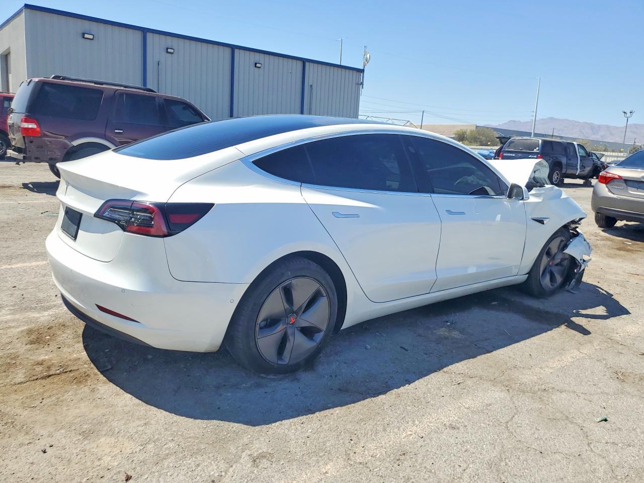 2019 Tesla Model 3 - Фото 3
